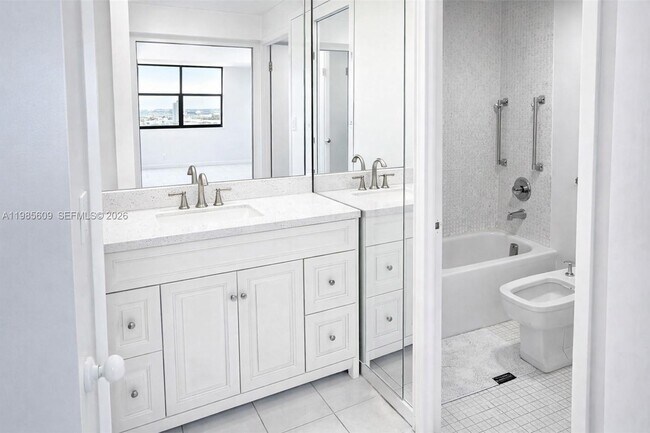 Building Photo - 290 174th St St