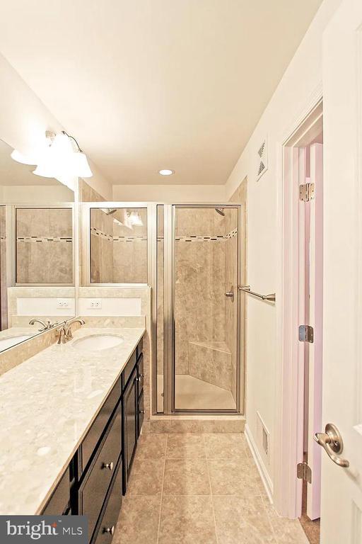 Building Photo - 13652 Endeavour Dr