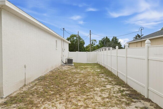 Building Photo - 10255 Norwick St