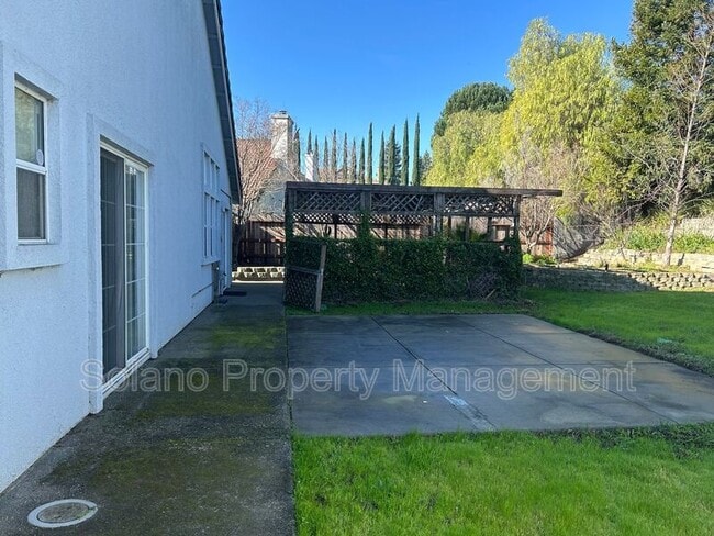 Building Photo - 542 Fiesta Ct