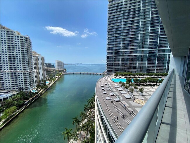 Building Photo - 465 Brickell Ave