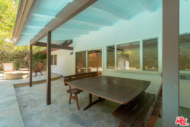 Building Photo - 4220 Towhee Dr