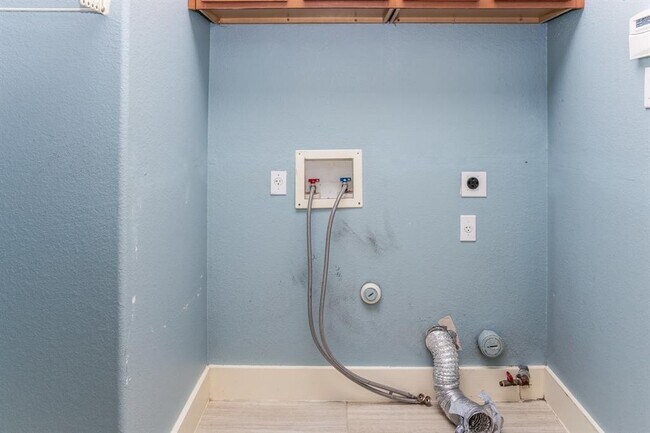 Building Photo - 3006 Covington Pl