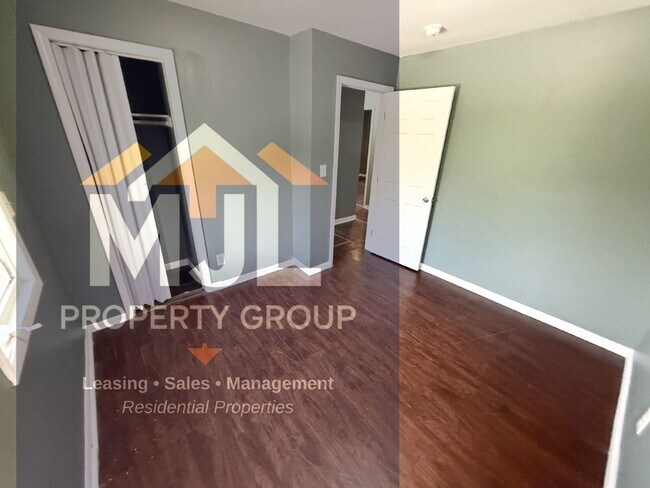 Building Photo - Spacious 3 Bedroom / 1 Bath Apartment in Sugar Creek *Ready Now*