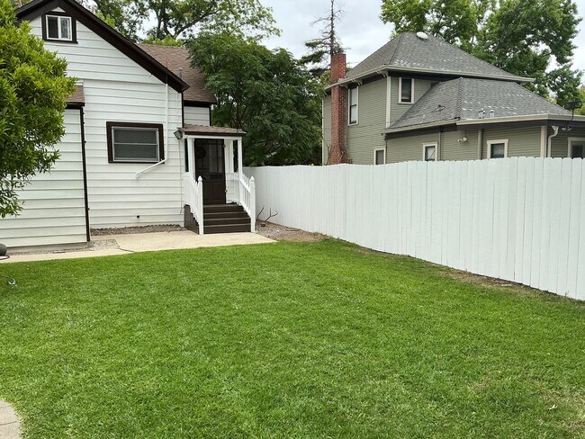 Building Photo - 154 N Shaffer St