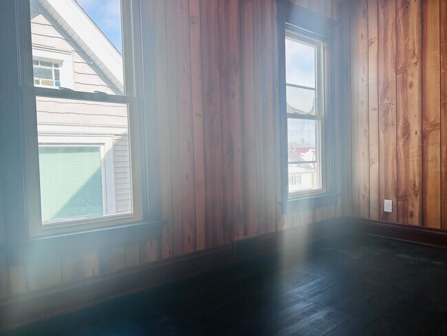 Building Photo - 440 Winona St