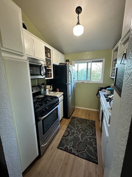 Kitchen - 7439 Woodman Ave