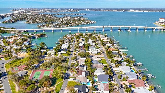 Building Photo - 3003 W Vina Del Mar Blvd