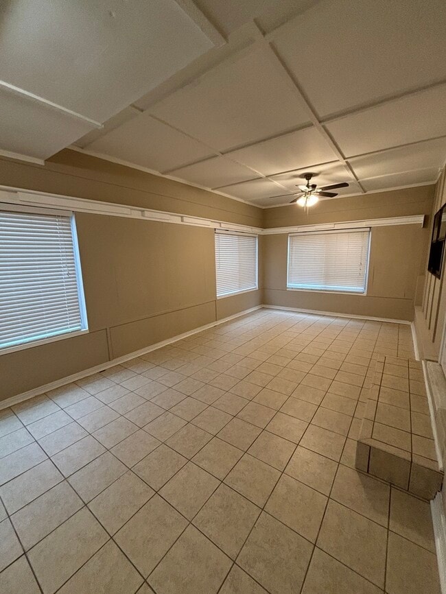 Building Photo - 322 E Lee Ave