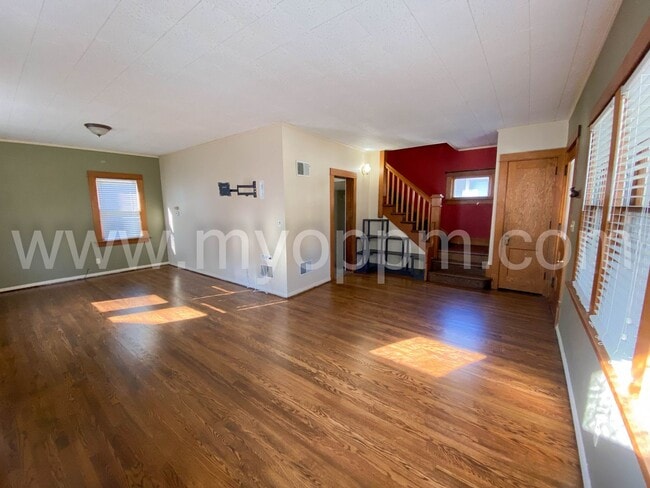Building Photo - 2 Bed / 1 .5 Bath Home | Midtown