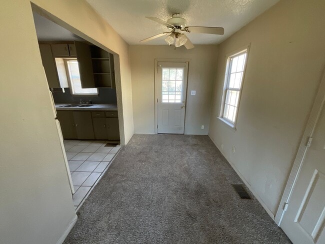 Building Photo - 2305 Doris Ave