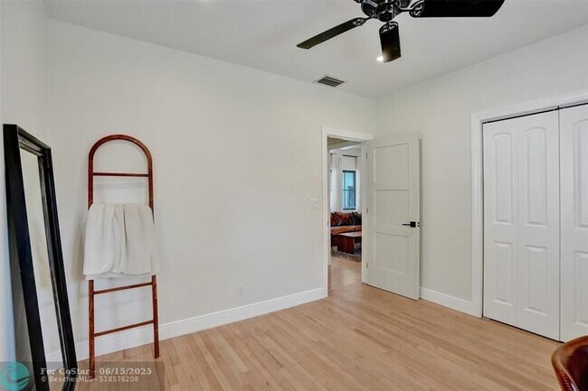 Building Photo - 807 SW 18th St