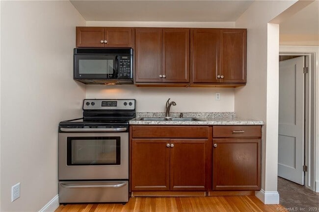 Building Photo - 502 Stearns St