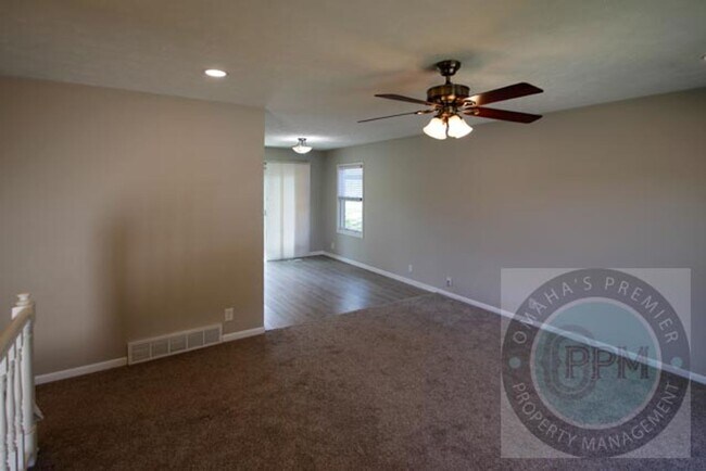Building Photo - Millard 3 bed 3 bath with Park Access!