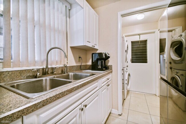 Building Photo - 2 br, 2 bath House - 4404 Hagen Avenue