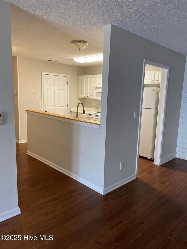 Building Photo - 5010 Hunters Trail
