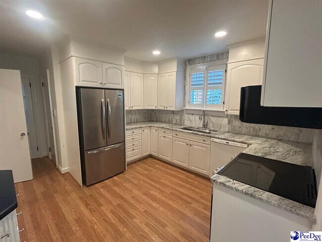 Building Photo - 503 Greenway Dr