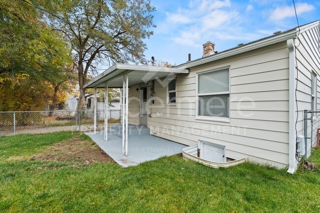 Building Photo - 5723 N Milton St