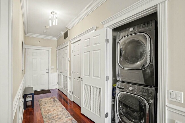 Building Photo - 2222 W Belmont Ave