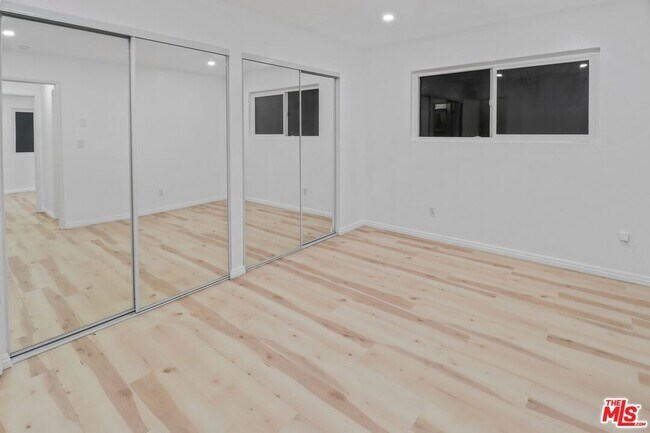 Building Photo - 1222 N Olive Dr