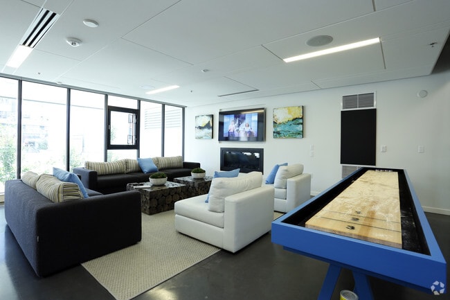 Interior Photo - 8th + Republican