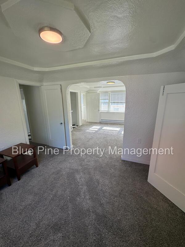 Building Photo - 112 4th St