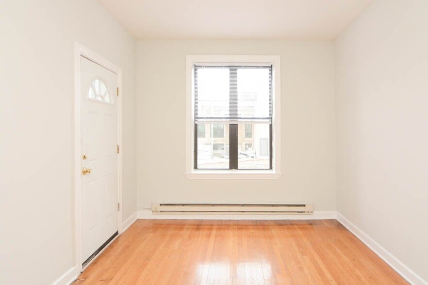 Building Photo - 708 W Barry Ave