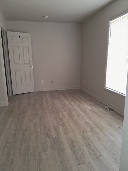 Building Photo - 200 Greenbriar Rd