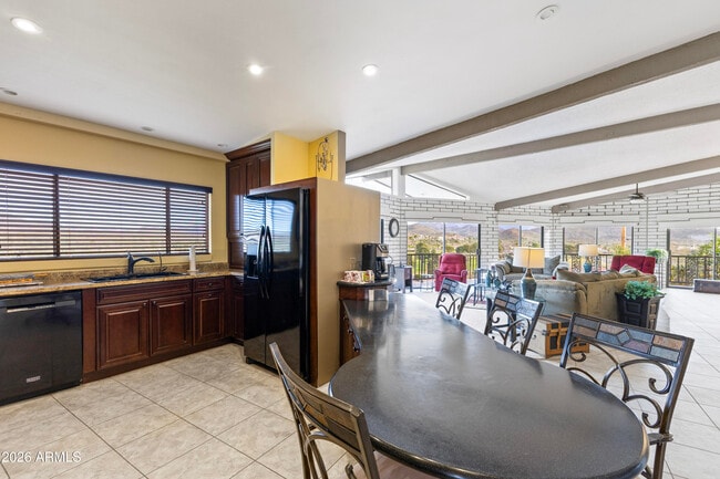 Building Photo - 322 N Cleopatra St