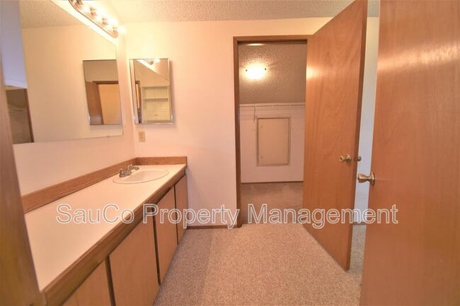 Building Photo - 9964 SW Trapper Terrace