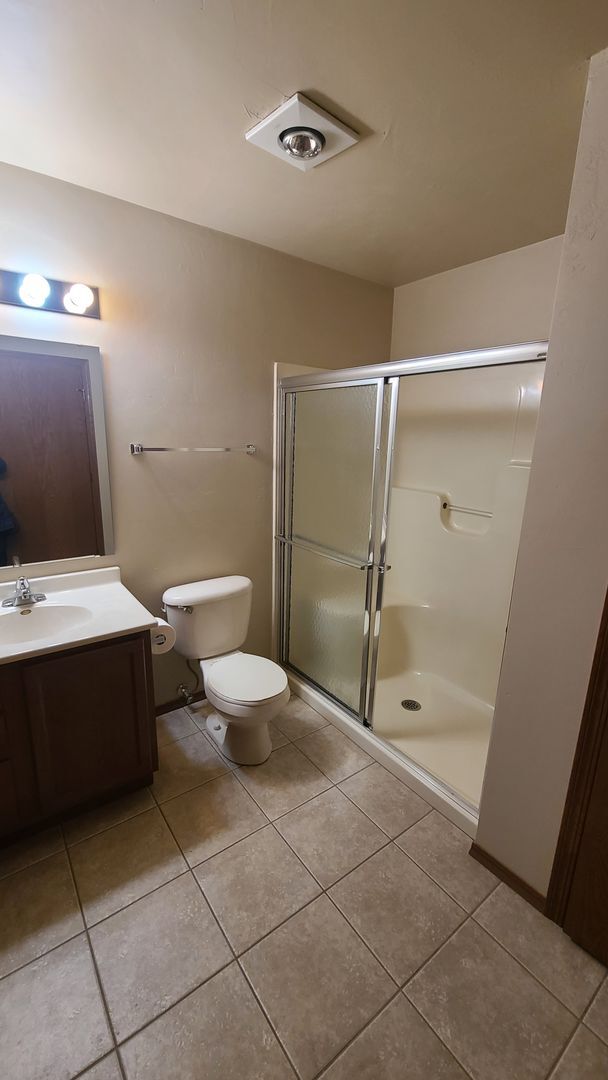 Building Photo - 1 Bed, 1 Bath 930 Sq Ft 2nd Floor