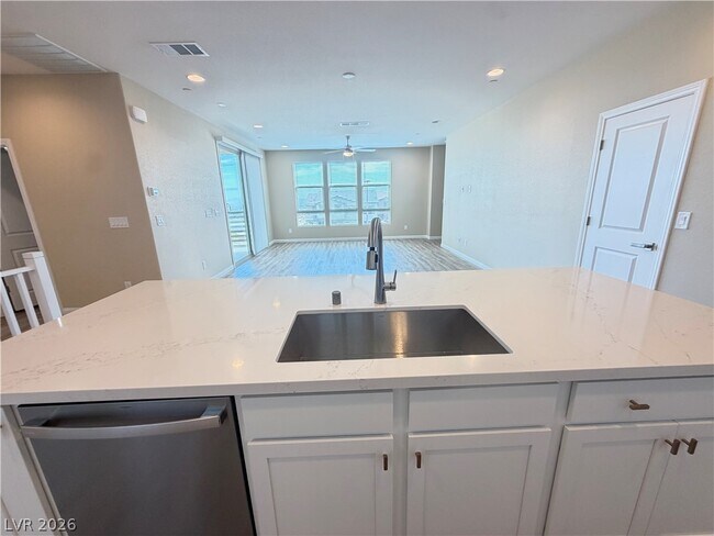 Building Photo - 1741 N Desert Foothills Dr
