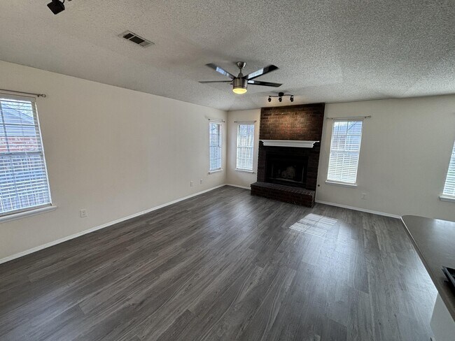 Building Photo - 8812 Skypark Dr