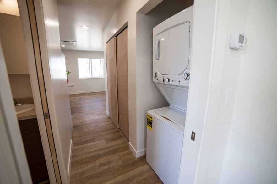 Washer and Dryer - 308 S Ute Ave