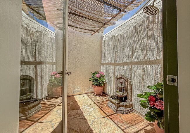 Building Photo - 2350 Leeward Cir