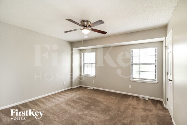 Building Photo - 11536 N Woodland Ave