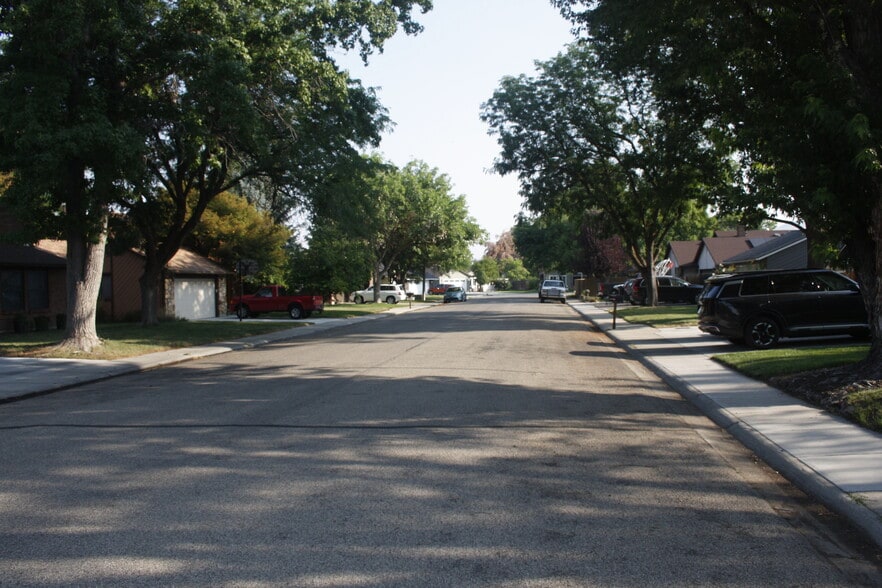 neighborhood - 3993 S Law Ave