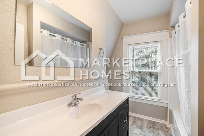 Building Photo - 1101 May St