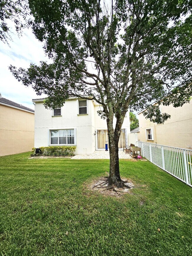 Building Photo - 169 Berenger Walk