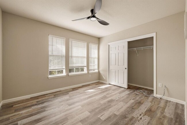 Building Photo - 3809 Tailfeather Dr