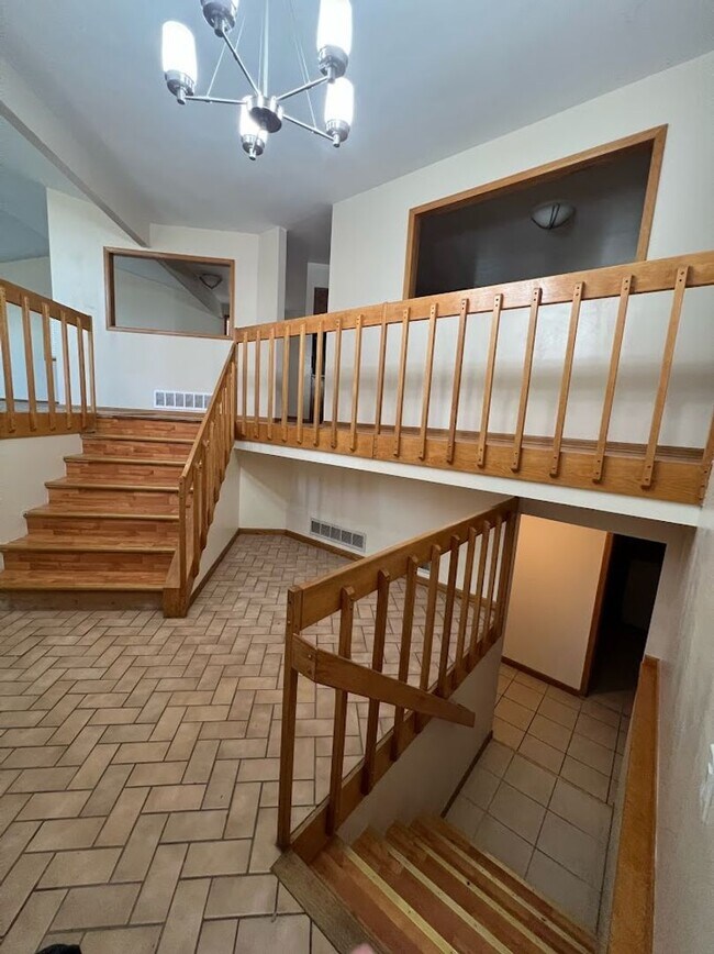 Building Photo - Long Realty & Property Management - 5 Bedr...