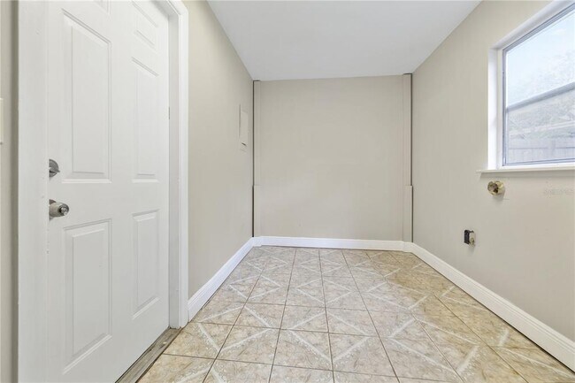 Building Photo - 7314 Sequoia Dr
