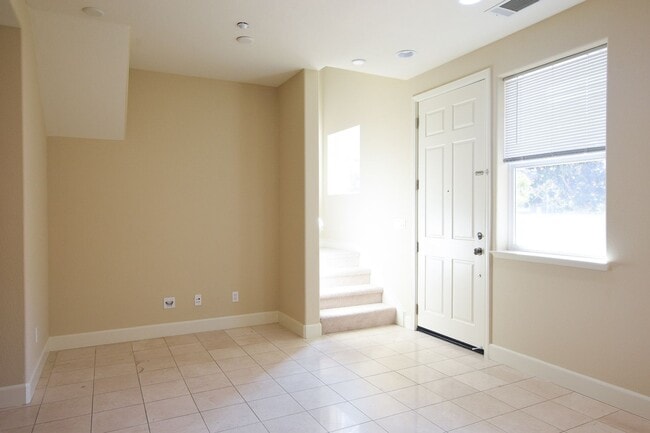 Building Photo - Beautiful & Contemporary 4 Bedroom 3 Bath Tri-level Townhome with Cupertino Schools