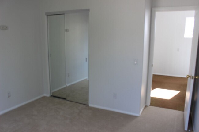 Building Photo - 39 Whispering Pine