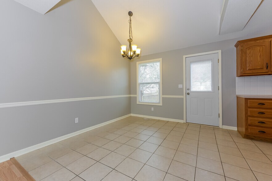 Building Photo - 1608 Johnston Dr