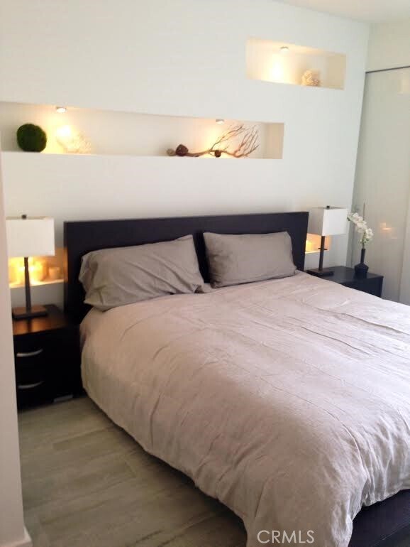 Building Photo - 8811 Burton Way