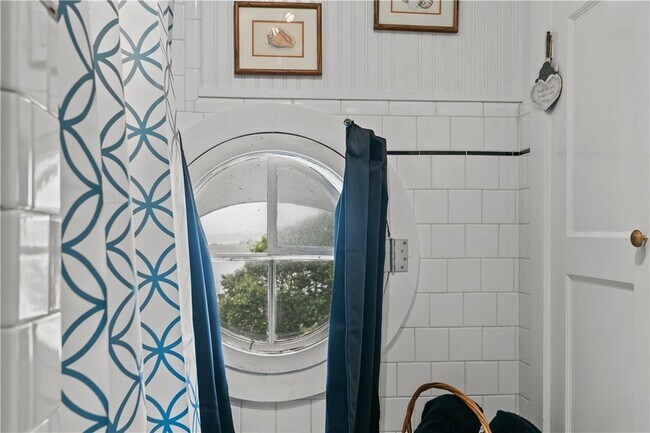 Building Photo - 718 Bellevue Ave