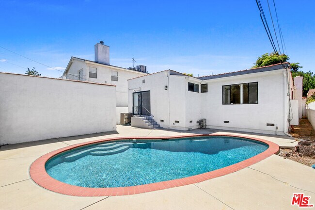 Building Photo - 352 S Wetherly Dr
