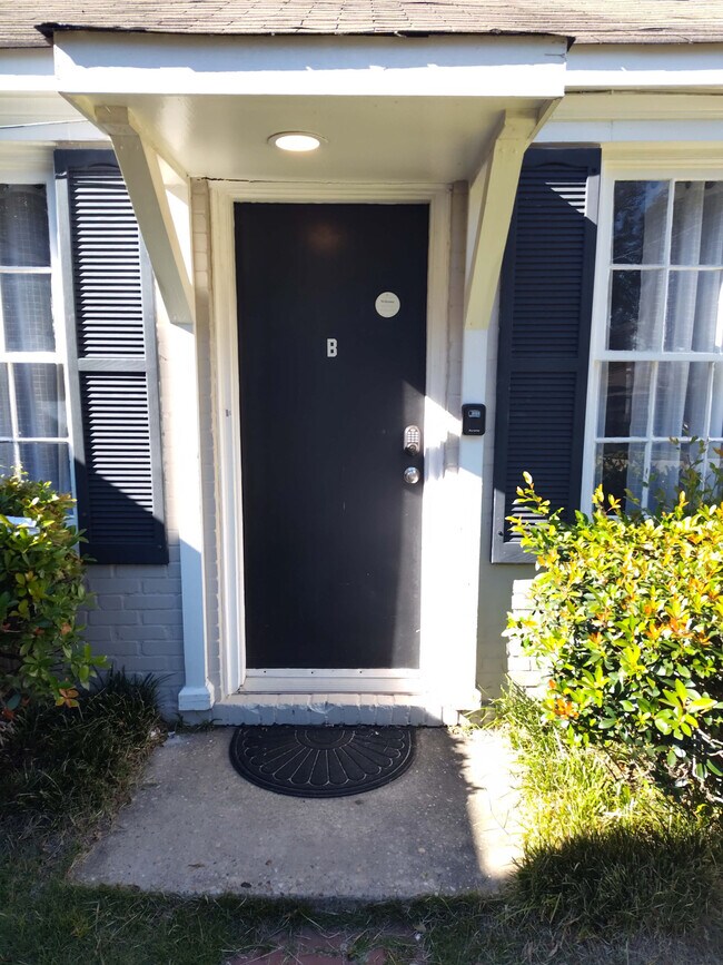 Building Photo - 3912 Crestview Dr