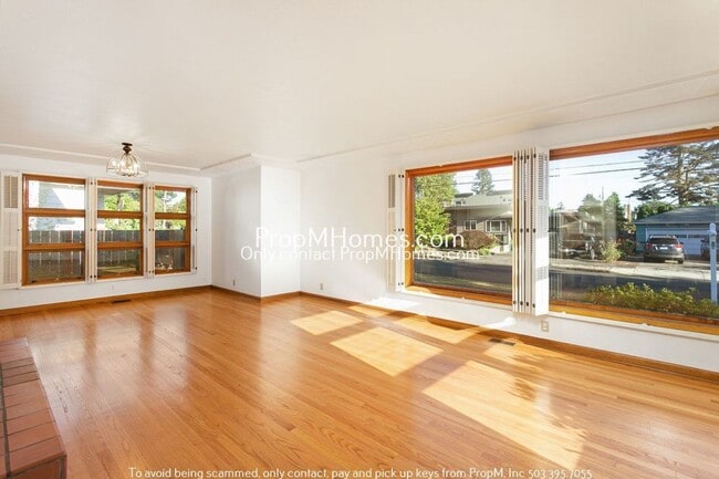 Building Photo - Spacious Mid-Century Three Bedroom Home In Woodstock!